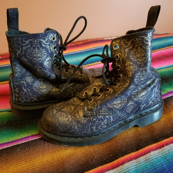 dr martens cristal suede